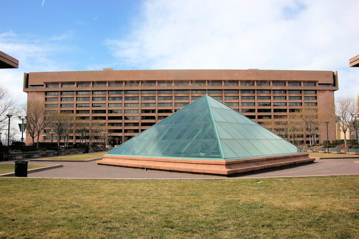 USPS_HQ_Washington_DC | Circa February 2011 | By Tim1965 (Own work) [CC BY-SA 3.0 (https://creativecommons.org/licenses/by-sa/3.0) or GFDL (http://www.gnu.org/copyleft/fdl.html)], via Wikimedia Commons