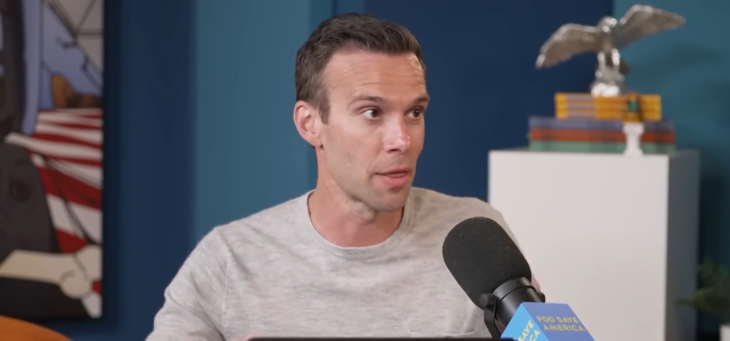 Former Obama Aides Say They Can Count Dems They Trust To Do Joe Rogan’s Podcast On ‘One Hand’