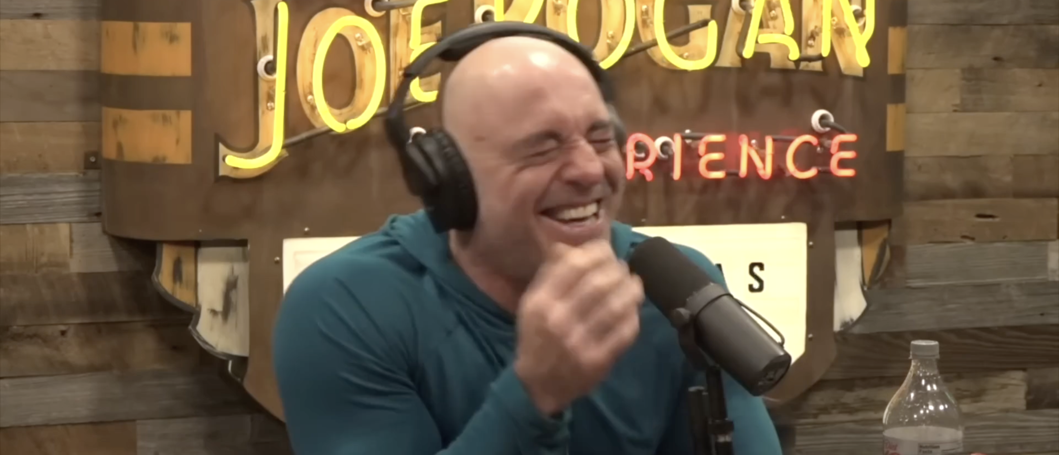 Joe Rogan Viewership Graph ‘You F*cking Idiots’: Joe Rogan Can’t Stop Laughing At Graph Labeling ...