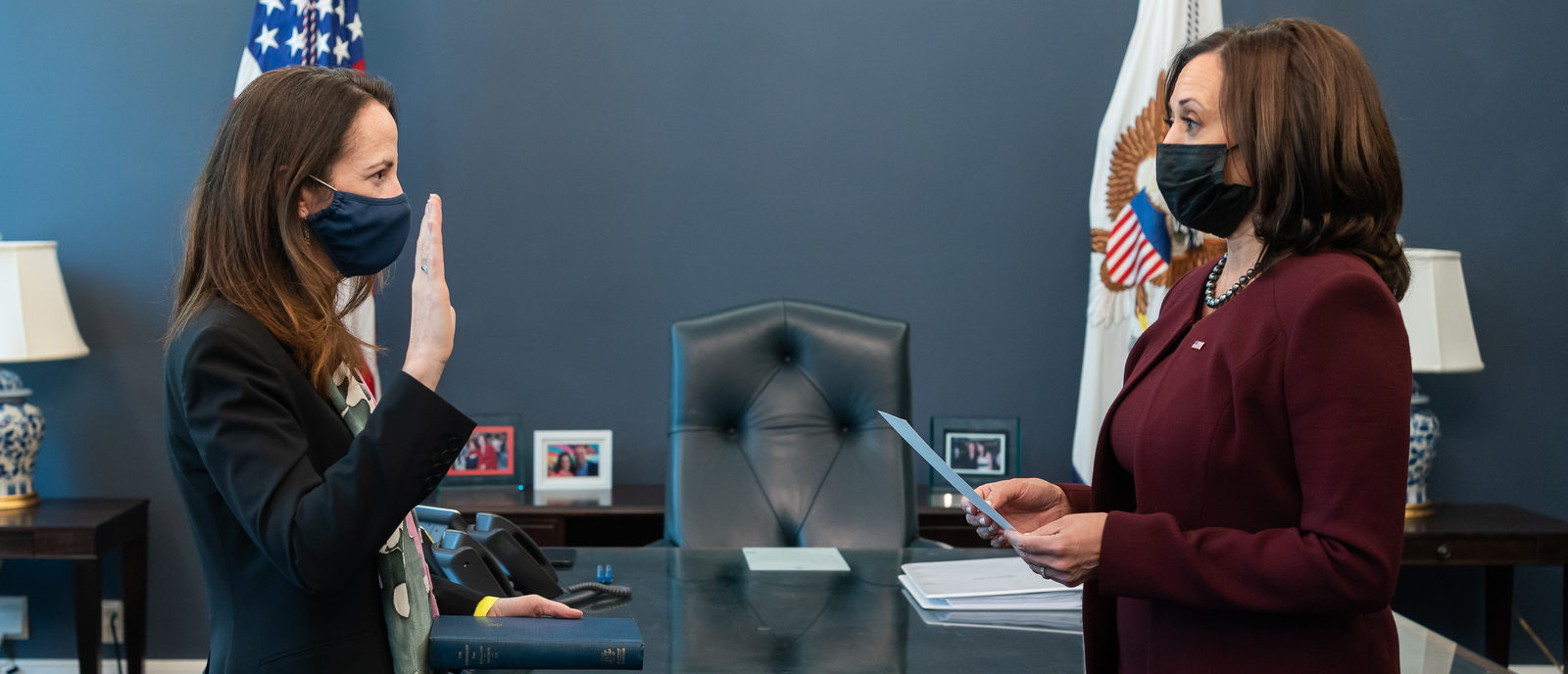 V20210121LJ-0469LJ: Vice President Kamala Harris swears in Avril Haines as Director of National Intelligence Thursday, Jan, 21, 2021, in the Vice President’s West Wing Office of the White House. Haines is the first woman to serve as Director of National Intelligence. (Official White House Photo by Lawrence Jackson)