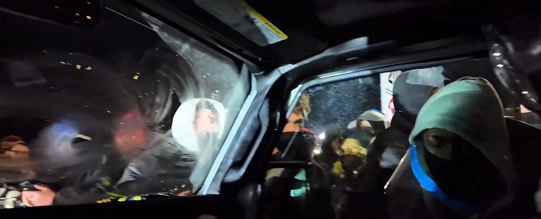 Minneapolis Anti-ICE Mob Surrounds Journalist’s Vehicle, Smashes Car Windows In Chaotic Scene