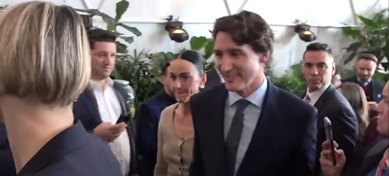 Katy Perry’s Canadian Boyfriend Wants You To Believe He Never Forced Anyone To Get The COVID Vaccine