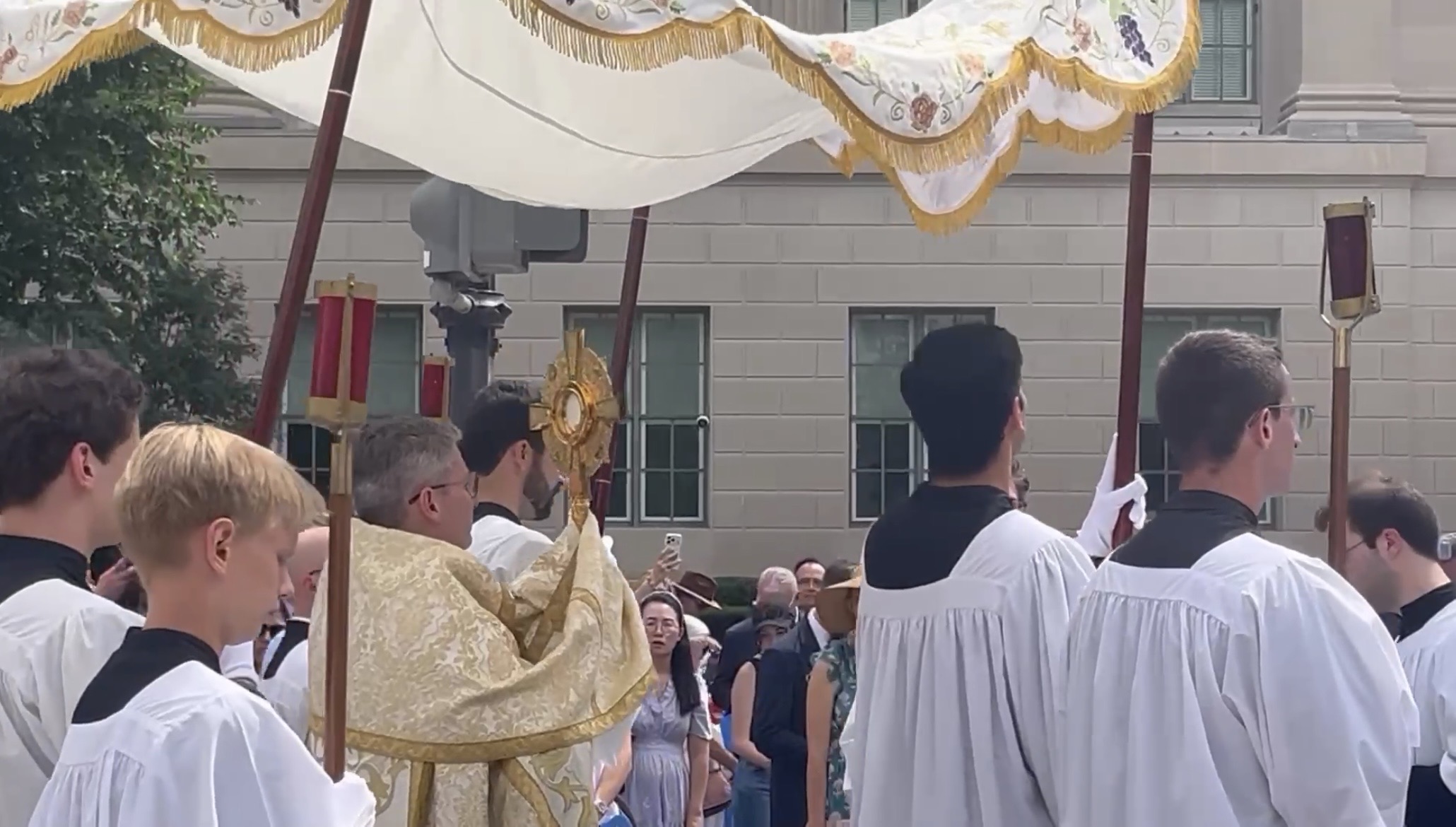 Massive Catholic Crowd Professes ‘One Nation Under God’ With Annual Eucharistic Procession By White House